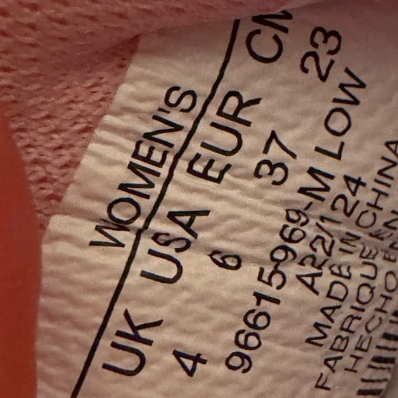 K-Swiss NWOT Hypercourt Supreme tennis shoe  (96615-969-M) size 6 pink And white - Picture 8 of 10